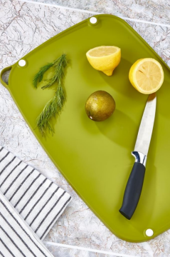 Flosoft Çift Taraflı Kaymaz Kendinden Rendeli Kesim Panosu, Asılabilir Geniş Kesme Tahtası 25x37 cm Yeşil