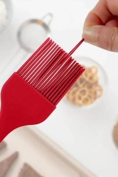Silicolife Yumurta Fırçası, Isıya Dayanıklı Yanmaz Yapışmaz Tek Parça Silikon Fırça 21cm Kırmızı