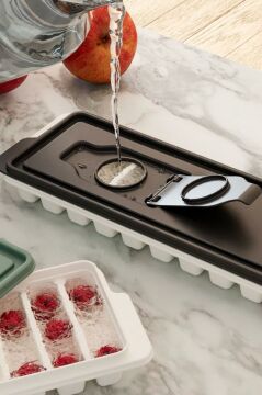 2 Adet Kapaklı Çubuk Bölmeli Buzluk, 10 Bölmeli Çubuk Model Çikolata ve Buz Kalıbı 2’li Set