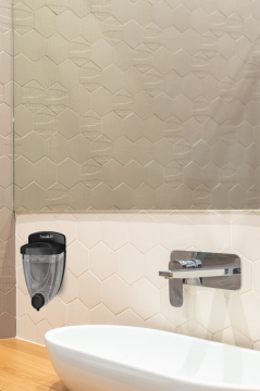 Flosoft F011S Siyah Sıvı Sabunluk 650 ml 24 Adet, Şeffaf Hazneli Duvara Monte Sabun Dispenseri 1 Koli=24 Adet